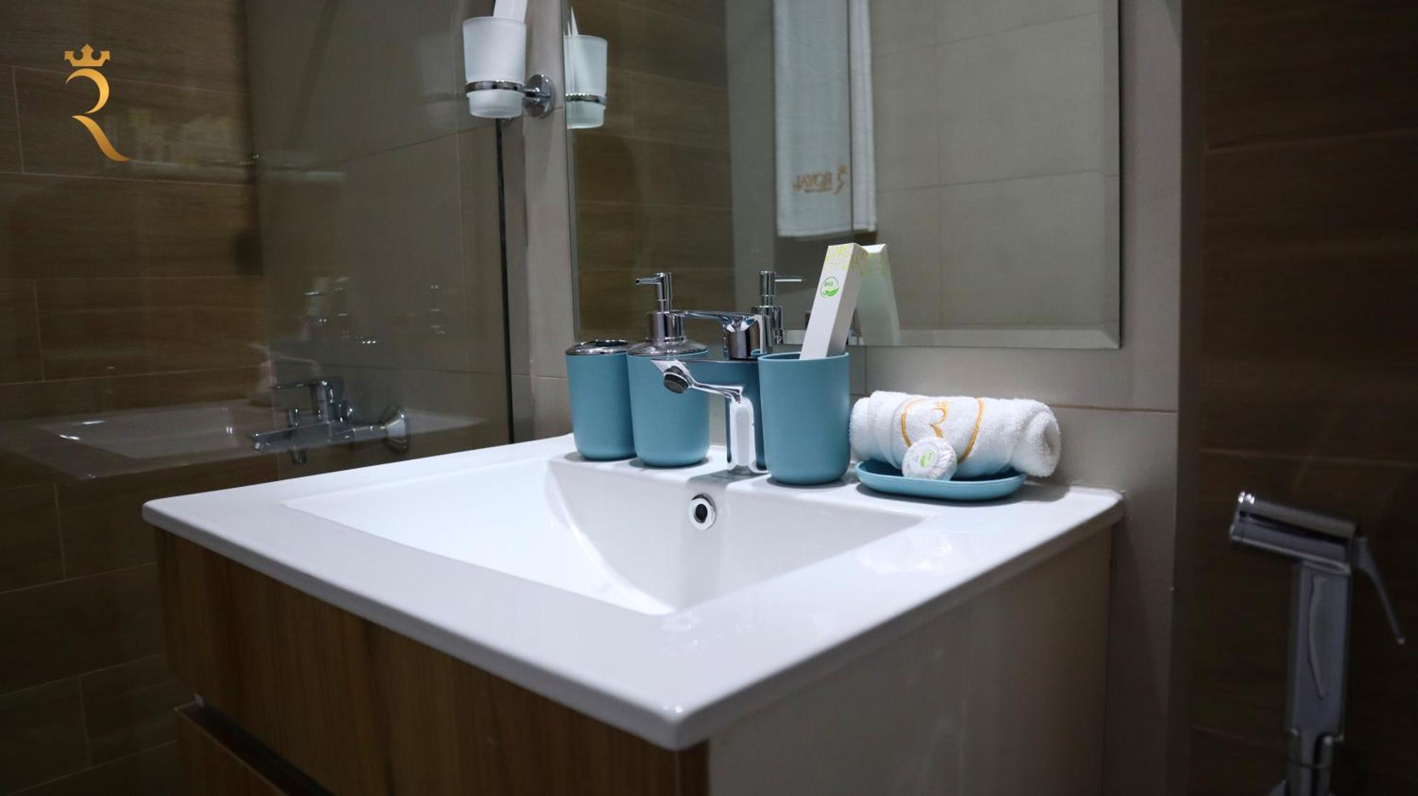 Premium Transit Escape 2br Oasis Delight In Masdar *