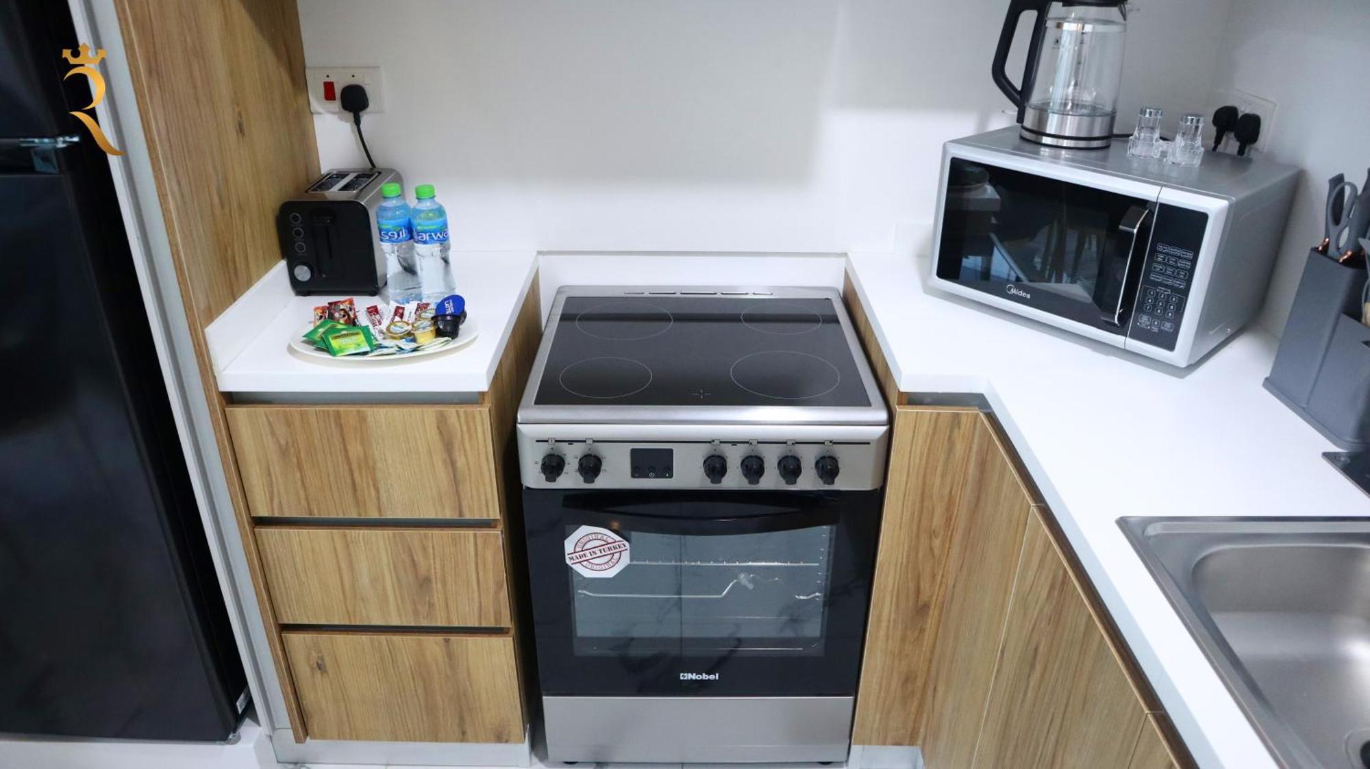 Premium Transit Escape 2br Oasis Delight In Masdar